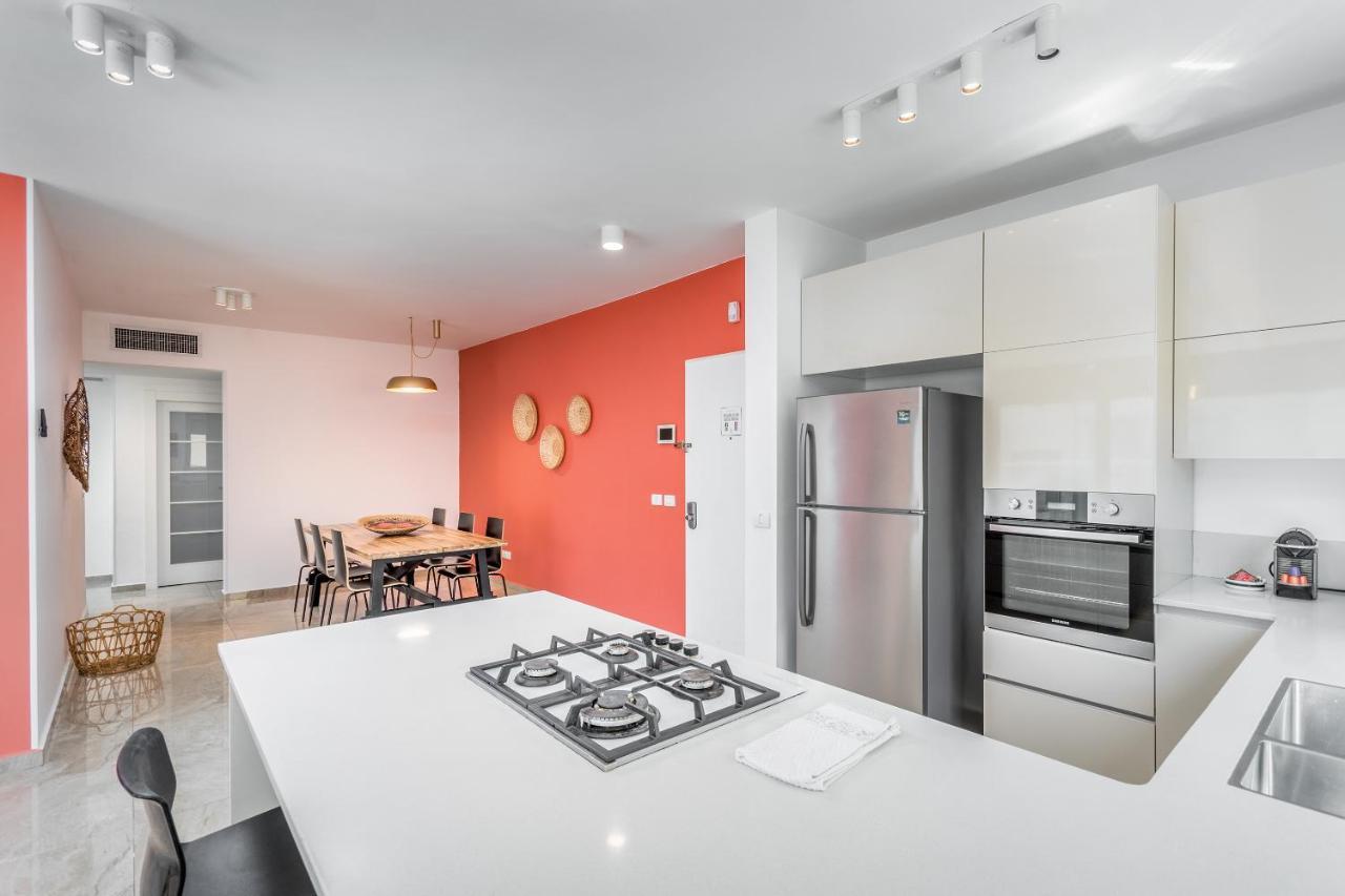 3 Bedrooms Apt Balcony & Parking Near Banana Beach Tel-Aviv Kültér fotó