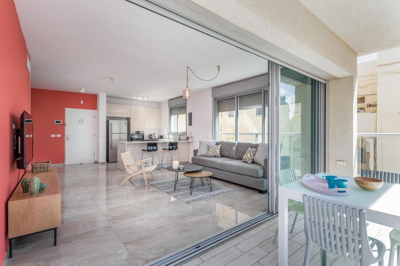 3 Bedrooms Apt Balcony & Parking Near Banana Beach Tel-Aviv Kültér fotó