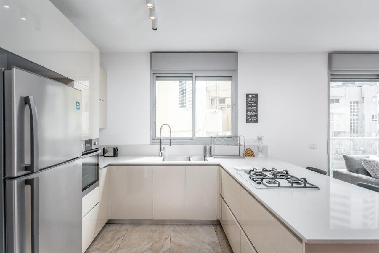 3 Bedrooms Apt Balcony & Parking Near Banana Beach Tel-Aviv Kültér fotó