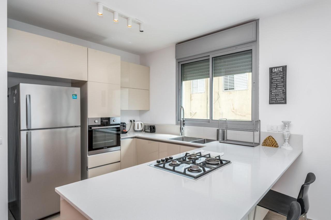 3 Bedrooms Apt Balcony & Parking Near Banana Beach Tel-Aviv Kültér fotó