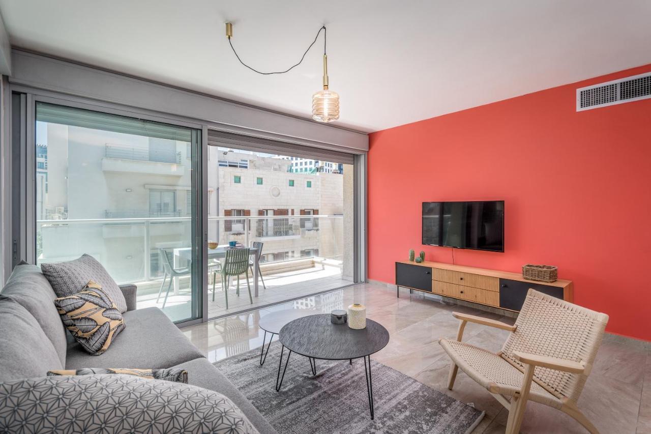 3 Bedrooms Apt Balcony & Parking Near Banana Beach Tel-Aviv Kültér fotó