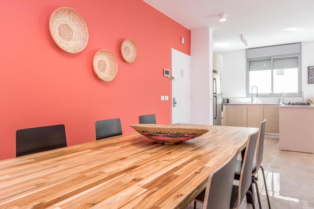 3 Bedrooms Apt Balcony & Parking Near Banana Beach Tel-Aviv Kültér fotó