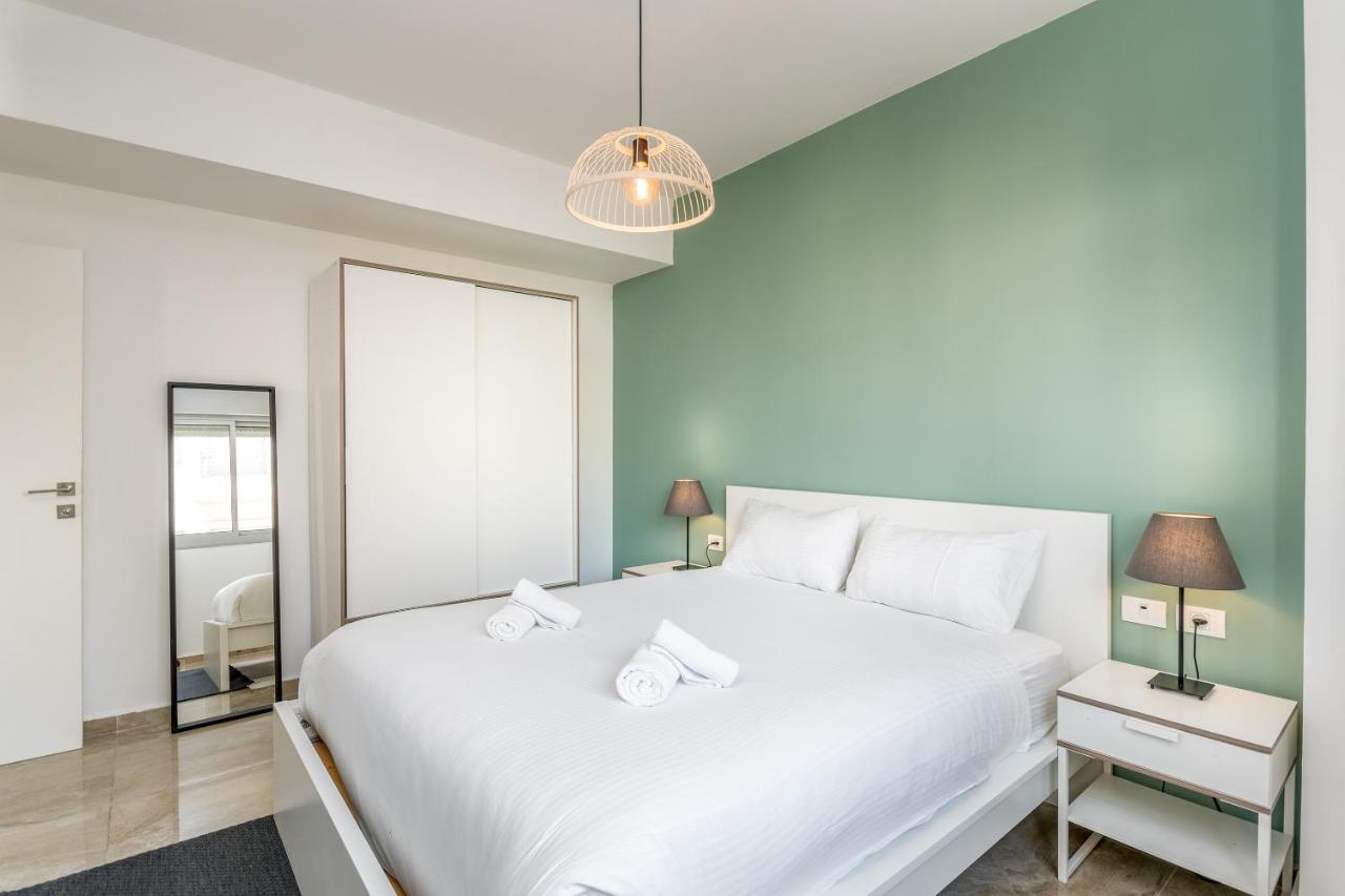 3 Bedrooms Apt Balcony & Parking Near Banana Beach Tel-Aviv Kültér fotó