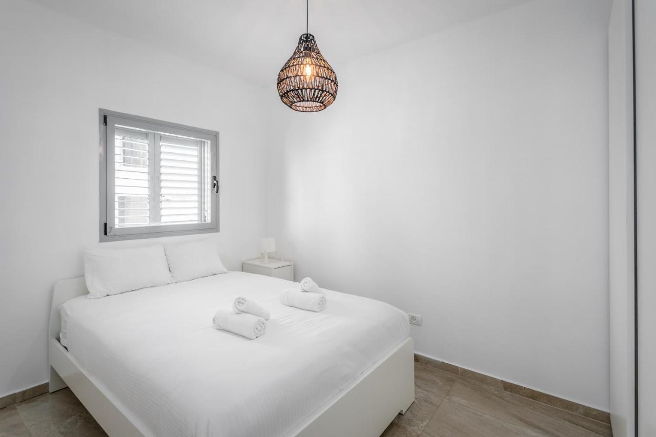 3 Bedrooms Apt Balcony & Parking Near Banana Beach Tel-Aviv Kültér fotó