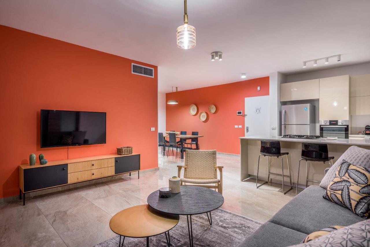 3 Bedrooms Apt Balcony & Parking Near Banana Beach Tel-Aviv Kültér fotó