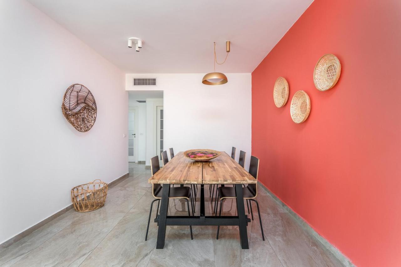 3 Bedrooms Apt Balcony & Parking Near Banana Beach Tel-Aviv Kültér fotó